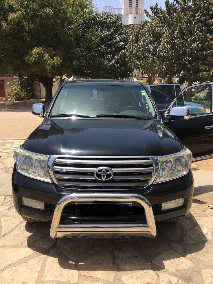 Land cruiser V8 for hire in Kigali